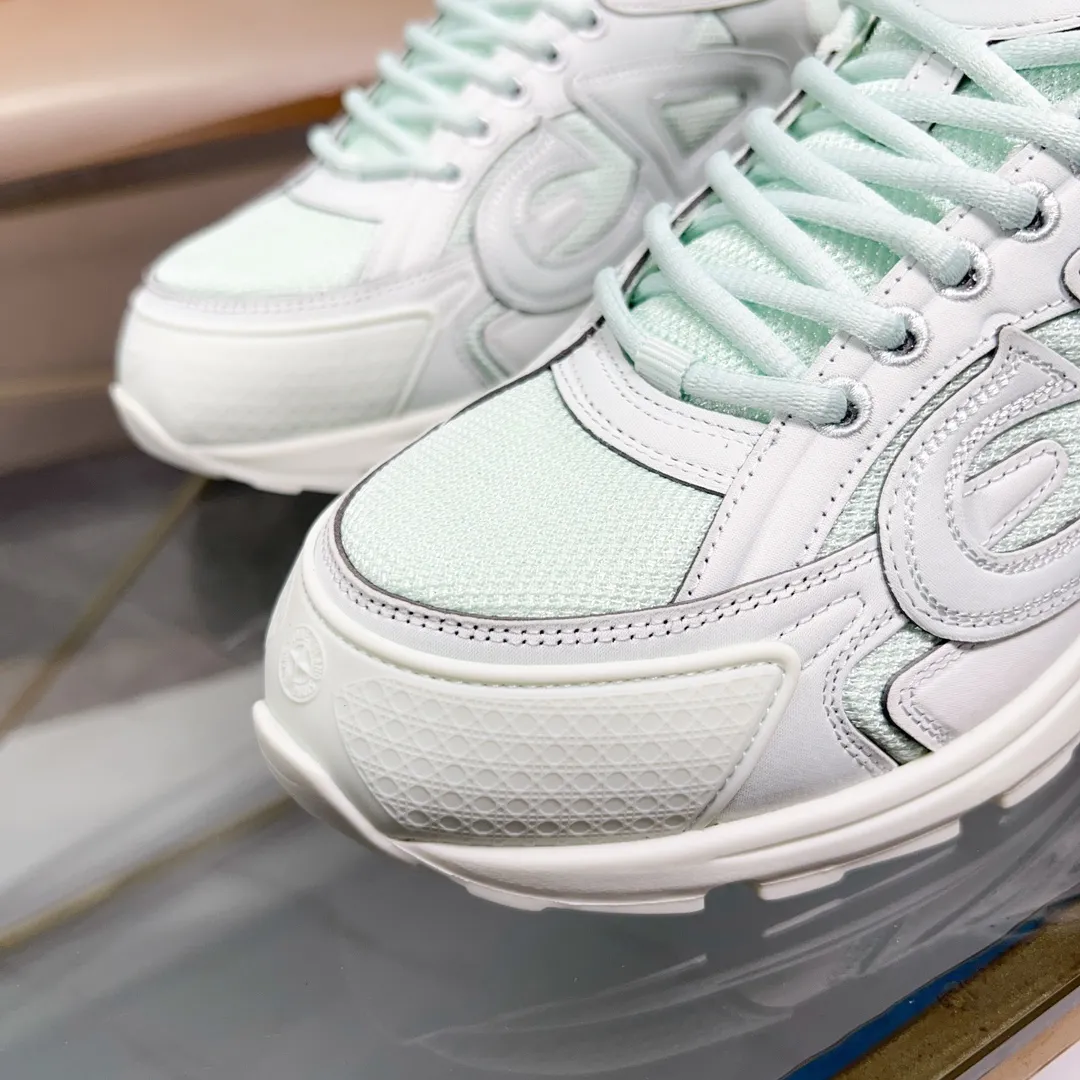 Men's Men's Shoes💰P460💰【DIOR】Dior's new B30 low-top sneakers✅ Carefully crafted from gray mesh fabric and white technical fabric, it features a CD30" graphic logo, and "DIO~B30" and "CD30" logos on the heel and tongue. The extra-light sculpted rubber sole is paired with iconic embellishments to enhance style, and internal stretch details create an ideal and comfortable wearing experience. Can be matched with a variety of casual looks to highlight a fashionable and modern sports style. Size: 38-44 (45 can be customized)
